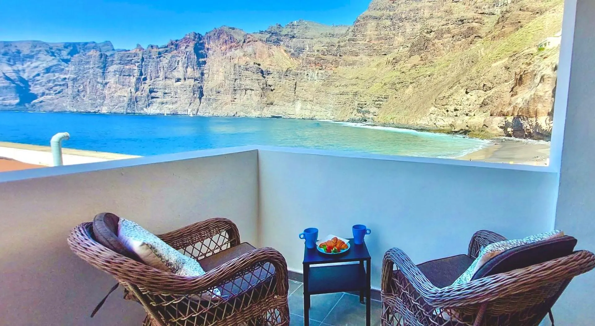 Apartment Beachfront Gem With Sand And Sea At Your Doorstep Santiago Del Teide Spain