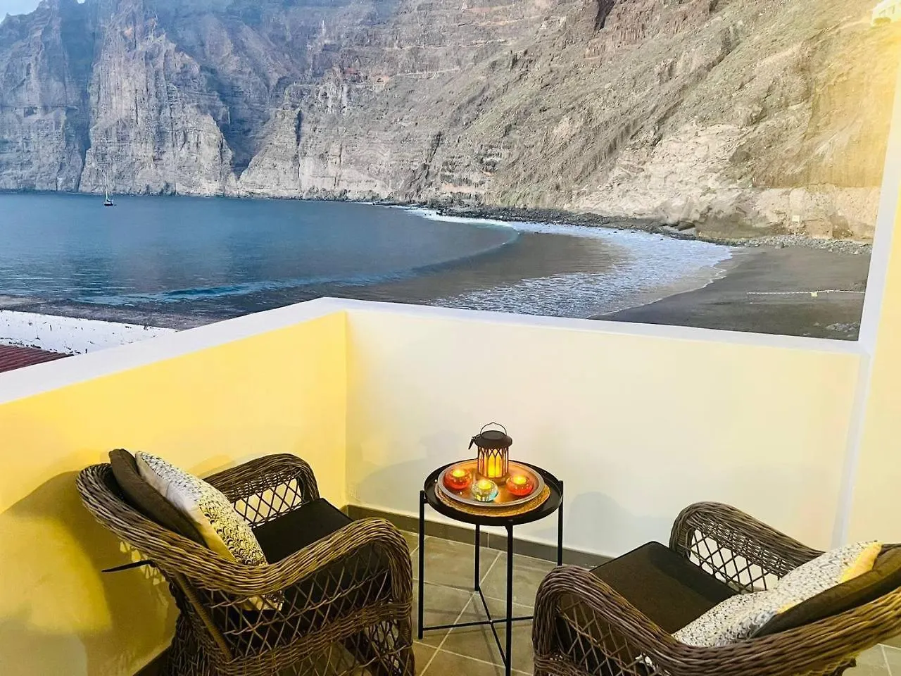 Beachfront Gem With Sand And Sea At Your Doorstep Santiago Del Teide