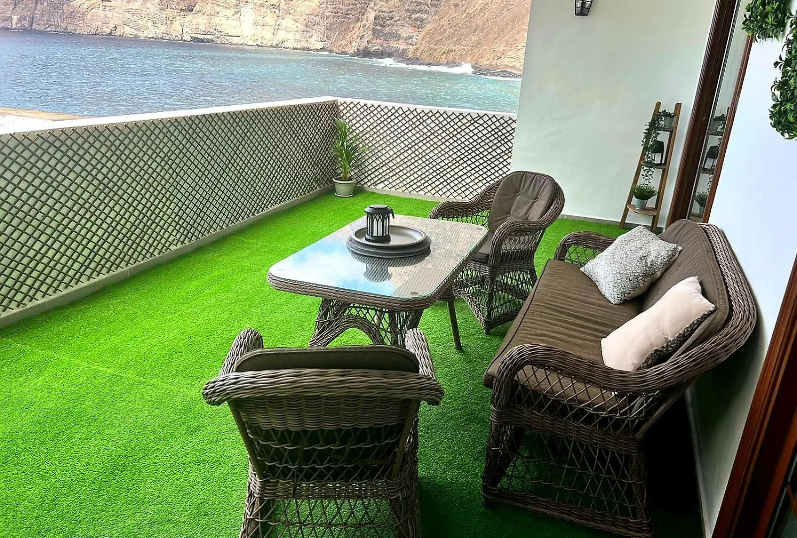 Apartment Beachfront Gem With Sand And Sea At Your Doorstep Santiago Del Teide Spain