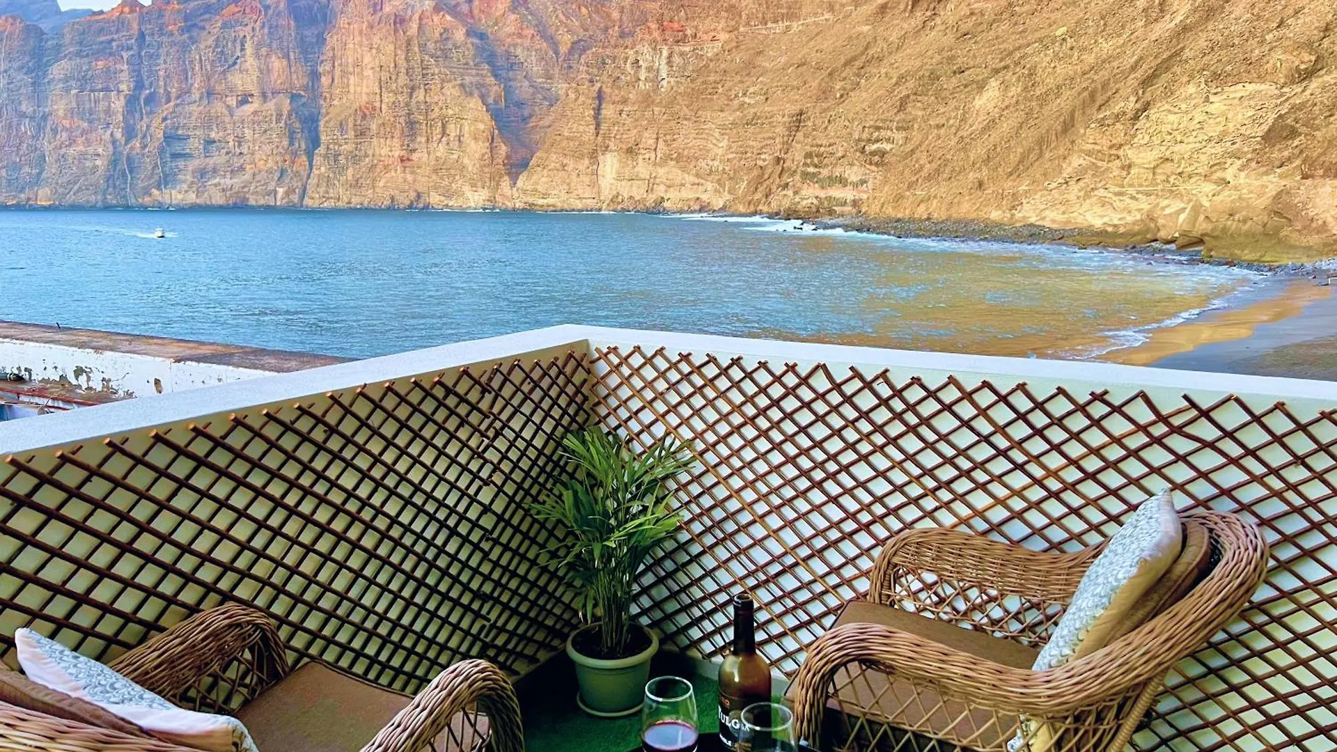 Beachfront Gem With Sand And Sea At Your Doorstep Santiago Del Teide